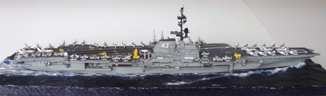 Flugzeugträger USS Coral Sea (1/700)