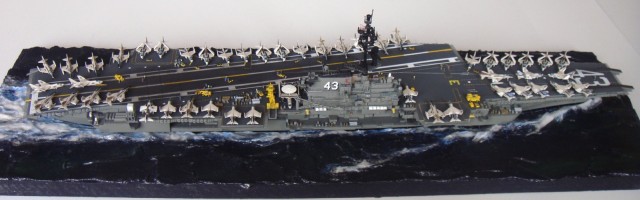 Flugzeugträger USS Coral Sea (1/700)