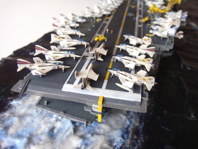 Flugzeugträger USS Coral Sea (1/700)