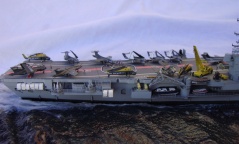 Flugzeugträger HMS Hermes (1/700)