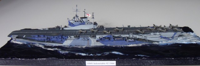 Flugzeugträger HMS Indomitable (1/700)