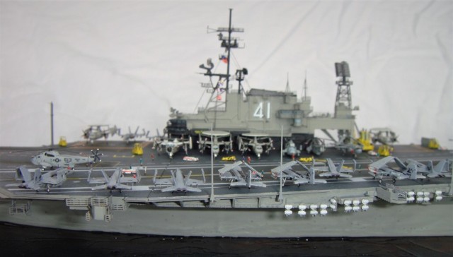 Flugzeugträger USS Midway (1/700)