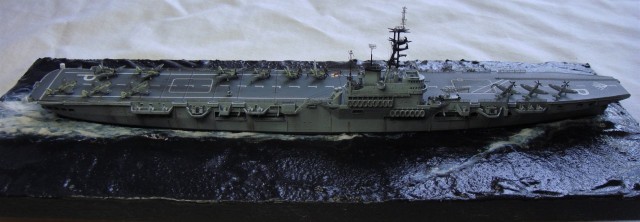 Flugzeugträger HMS Triumph (1/700)