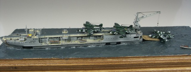 Katapultschiff Bussard (1/700)