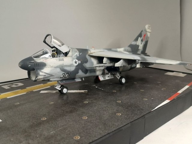 Kampfflugzeug Ling-Temco-Vought A-7E Corsair II (1/48)