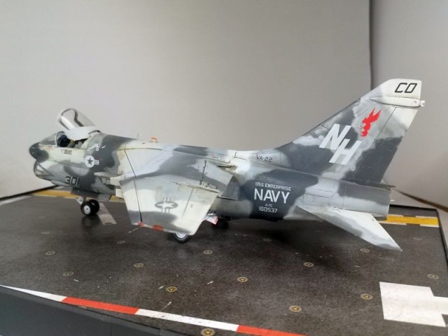 Kampfflugzeug Ling-Temco-Vought A-7E Corsair II (1/48)