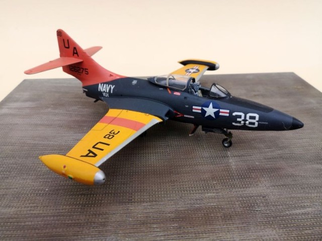 Drohnenkontrollflugzeug Grumman F9F-5KD Panther (1/48)