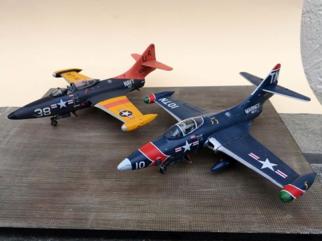 Aufklärer Grumman F9F-5P Panther und Drohnenkontrollflugzeug Grumman F9F-5KD Panther (1/48)