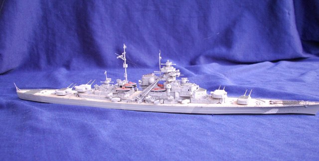 Schlachtschiff Bismarck (1/700)