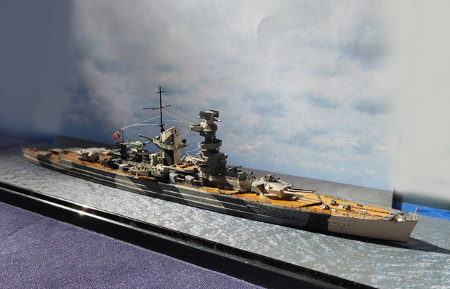 Schwerer Kreuzer Admiral Scheer (1/700)