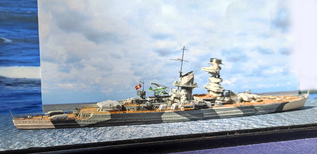 Schwerer Kreuzer Admiral Scheer (1/700)