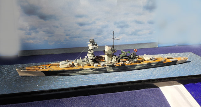 Schwerer Kreuzer Admiral Scheer (1/700)