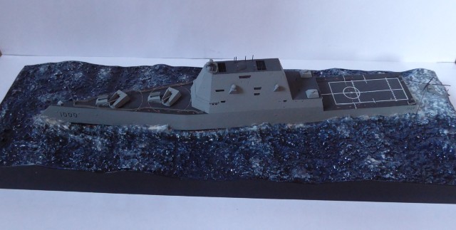 Lenkwaffenzerstörer USS Zumwalt (1/700)