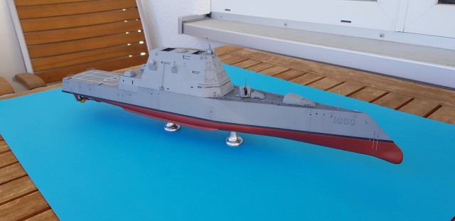 Lenkwaffenzerstörer USS Zumwalt (1/350)