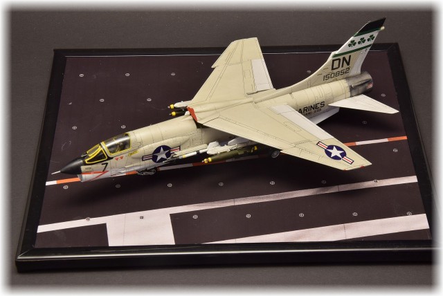 Jagdflugzeug Vought F-8E Crusader (1/72)