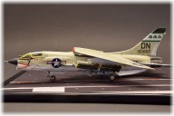 Jagdflugzeug Vought F-8E Crusader (1/72)