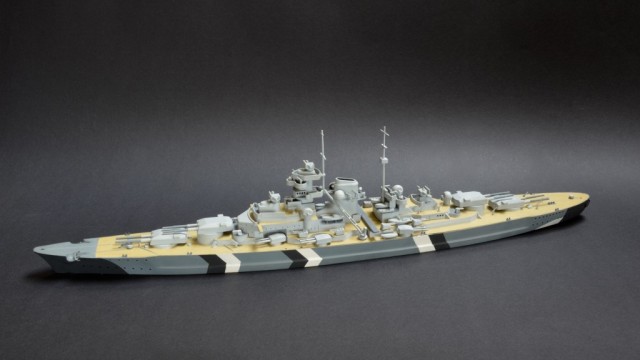 Schlachtschiff Bismarck (Airfix 1/600, 1979 direkt aus dem Kasten gebaut)