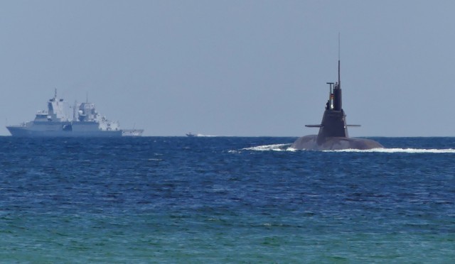 U-Boot der Klasse 212A und Fregatte der Klasse 125 in der Eckernförder Bucht  (Foto Thomas Träger)